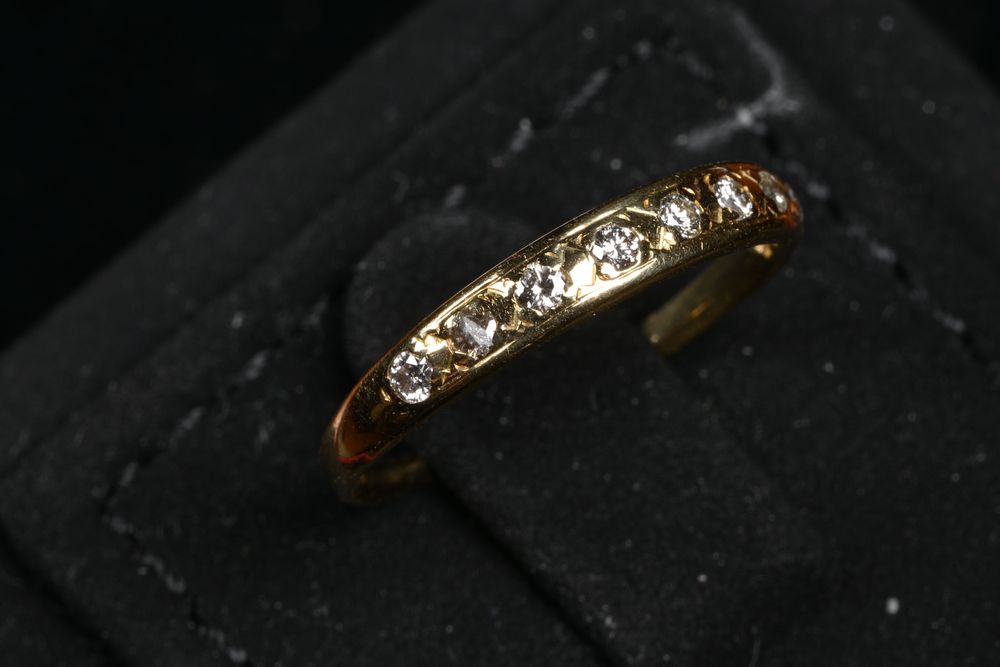 Златен пръстен Халка 18к (750) с 9 диаманта, 0.18кт Размер 55