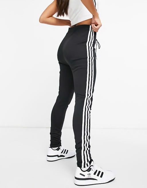 Ново Долнище анцуг клин Adidas Originals H20229 36