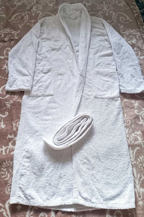 Белоснежные махровые халаты
