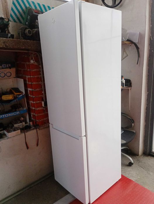 Хладилник с фризер