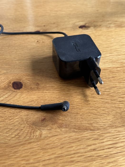 9 бр: Адаптер за фотоапарат Sony, USB кабели и адаптери и зарядно за лаптоп ASUS