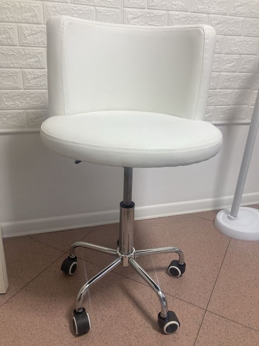 Продам  стул с регулятором высоты