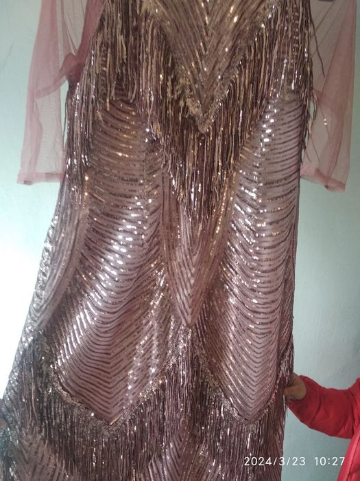 Торжественная платья.Материал Дубайск ий.Грязно-розового света