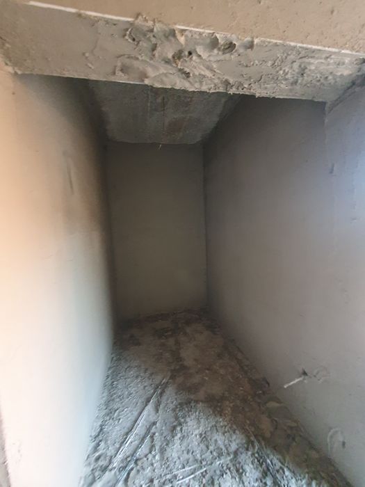 Executam tencuiala mecanizata , sape fluide de ipsos