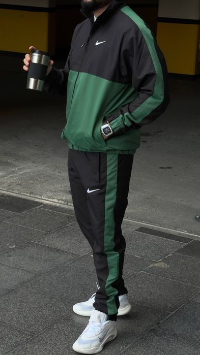 Trening Nike,material fâș,calitate luxury, toate mărimile disponibile