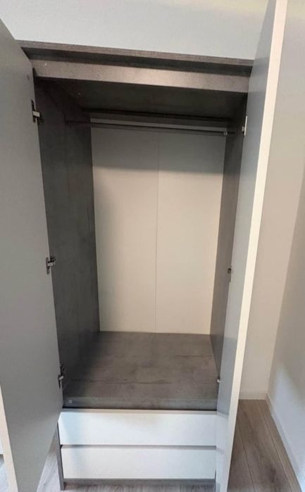 Dulap haine culoare gri beton cu alb