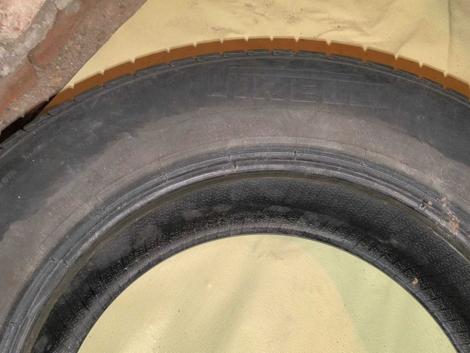 Летни автомобилни гуми- 2 Pirelli, 2 Uniroyal
