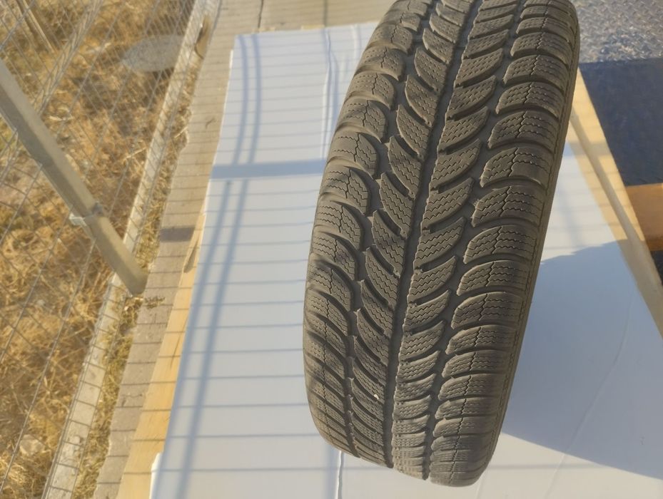 Зимни гуми 205/55 R16,със стоманени джанти