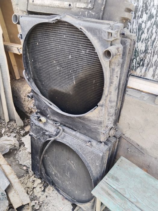 Продам радиаторы на Митсубиси Паджеро