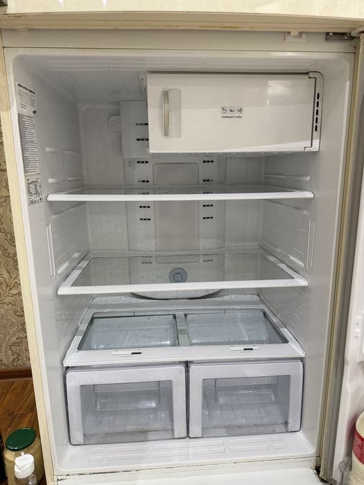 Холодильник Samsung