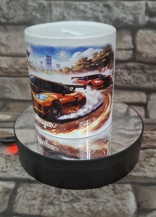 Pușculiță personalizată – cadoul perfect pentru pasionații de mașini
