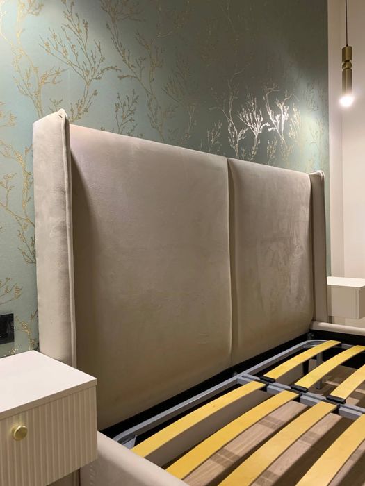 Двухспальная кровать индивидуальная модель Бриз