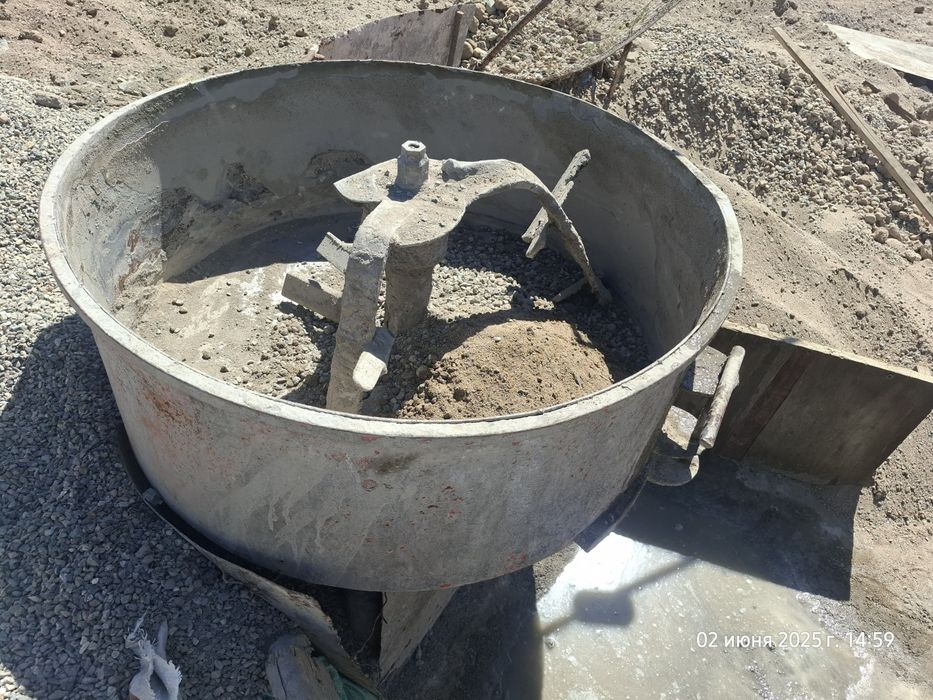 Shlakablok gisht stanok sotiladi