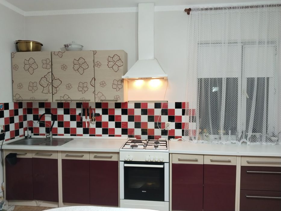 Кухонный гарнитур вместе с техникой