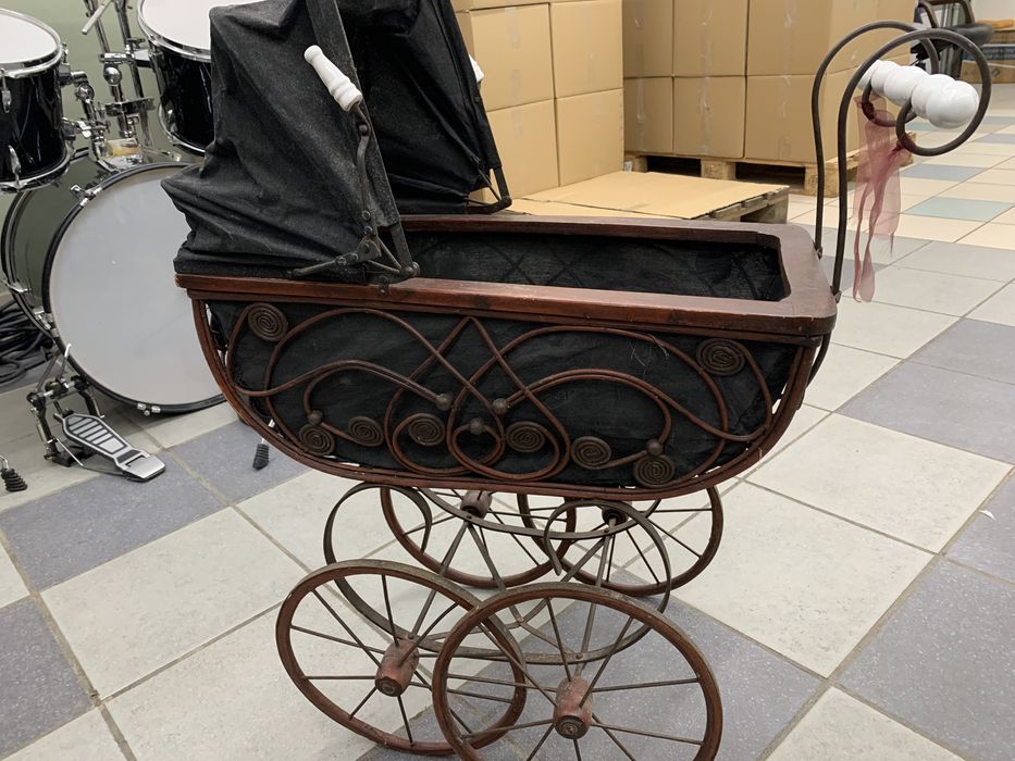 Cărucior copil (antic)