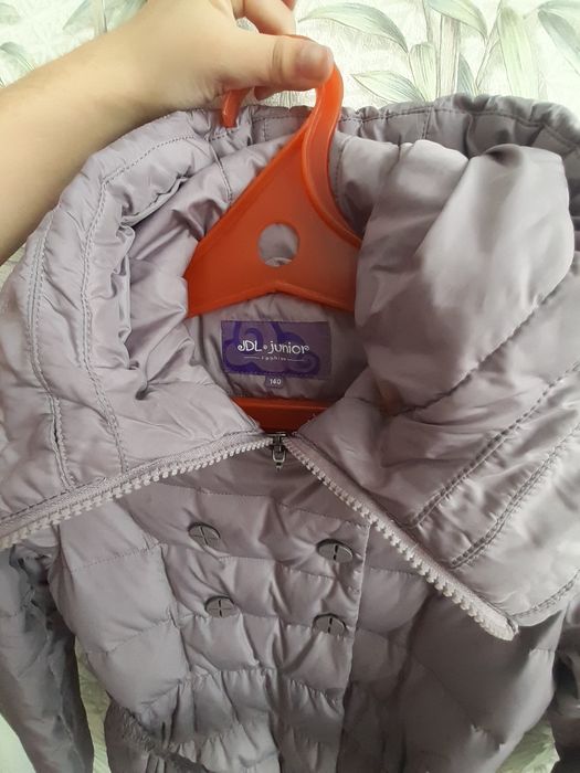 Продам куртки на девочку