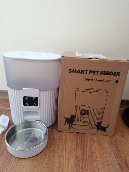 Автоматична хранилка за котка