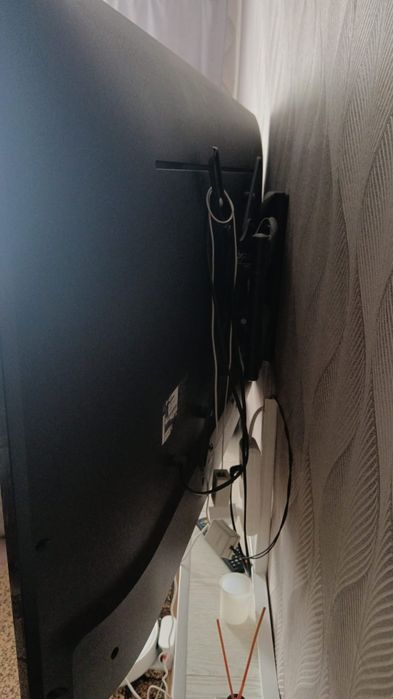 Продаю Smart TV LG диагональ 122