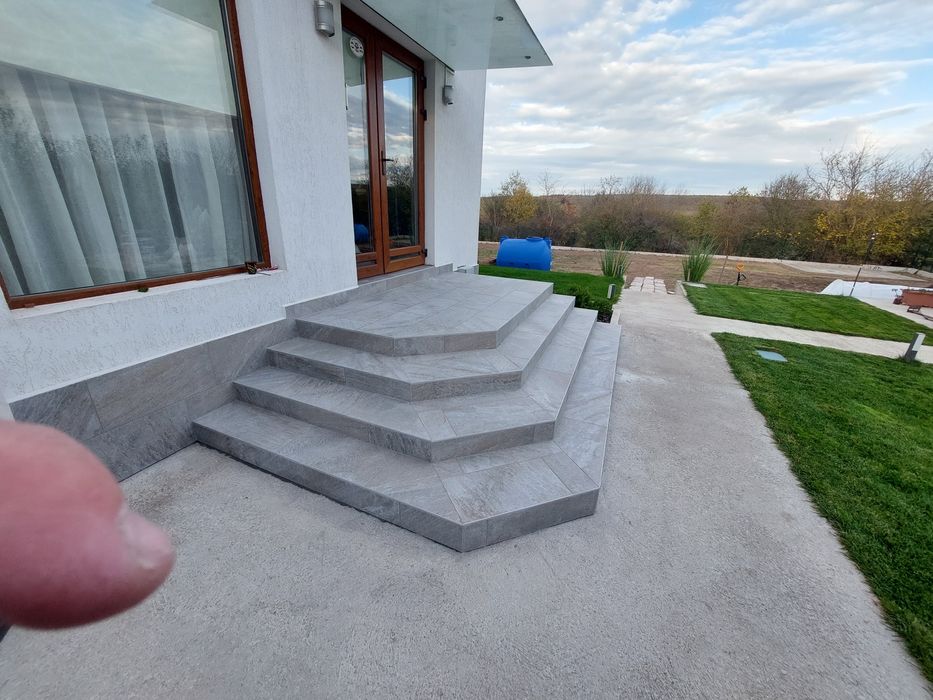 Поставяне на плочки