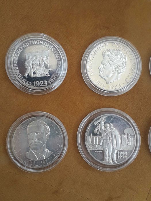 пълният лот от 8 броя сребърни соц. петолевки от периода 1970-1976г.