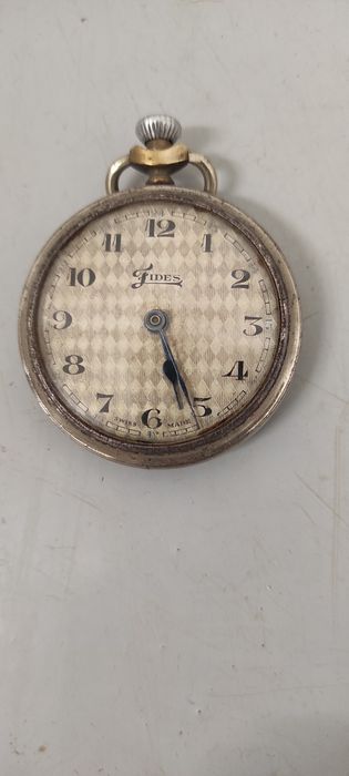 Часовници работят RUHLA GERMANY 15лв, FIDES SWISS -40лв, части -40лв