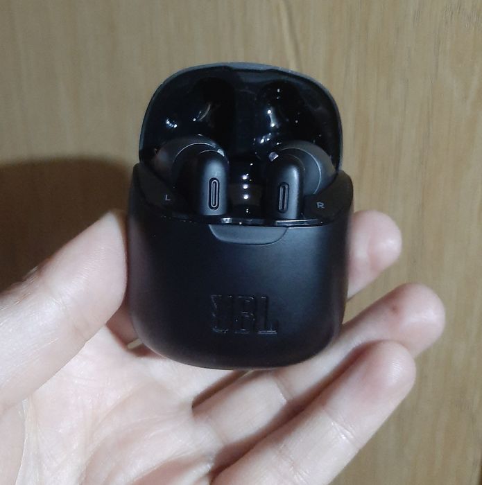 Vand Căști JBL Tune 220TWS / 225TWS – Sunet Pure Bass, Stare Excelentă
