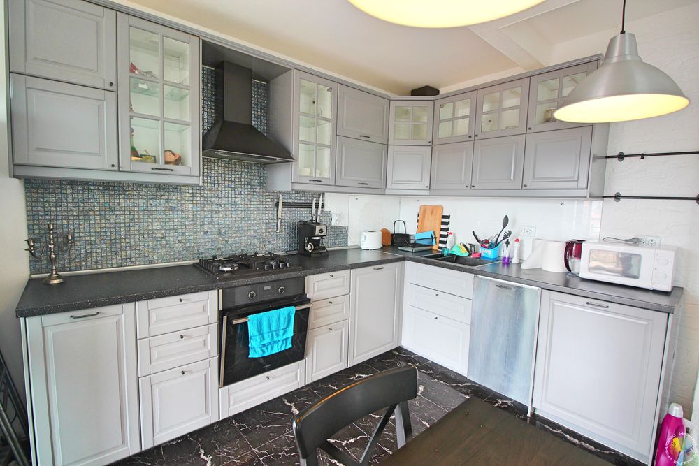 Дава се под наем Многостаен апартамент в Бургас, Център - 150 кв.м за 1200 € - Снимка #2