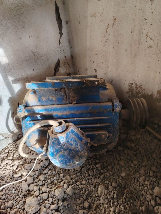 Elektr  asinxron dvigatel 3 fazali sotiladi