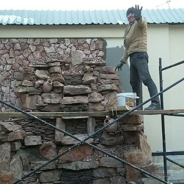 Горный рваный камень