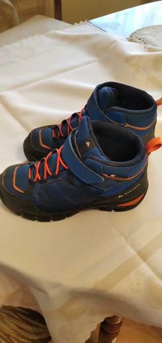 Туристически водоустойчиви детски обувки.