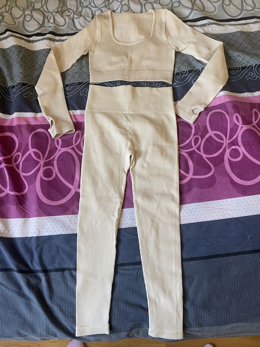 Дамски спортен комплект