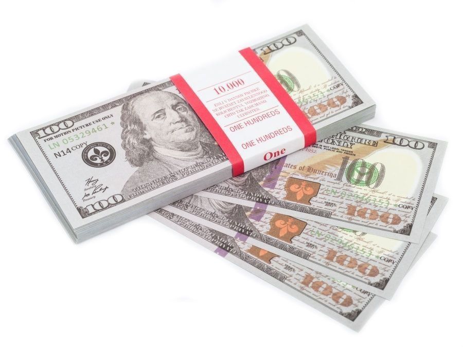 Пачка сувенирных бутафорских купюр номиналом 100 долларов