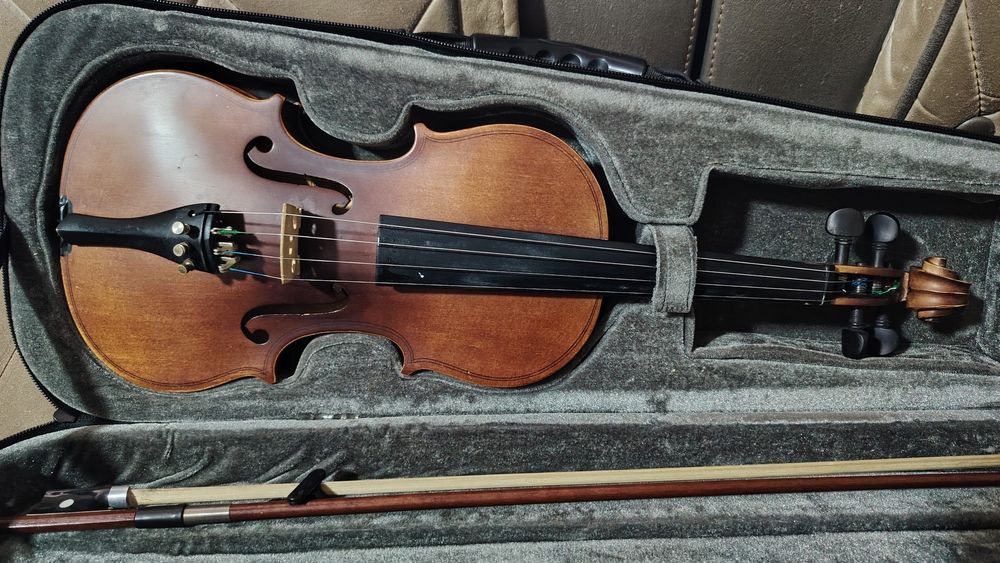 Скрипка музыкальный инструмент