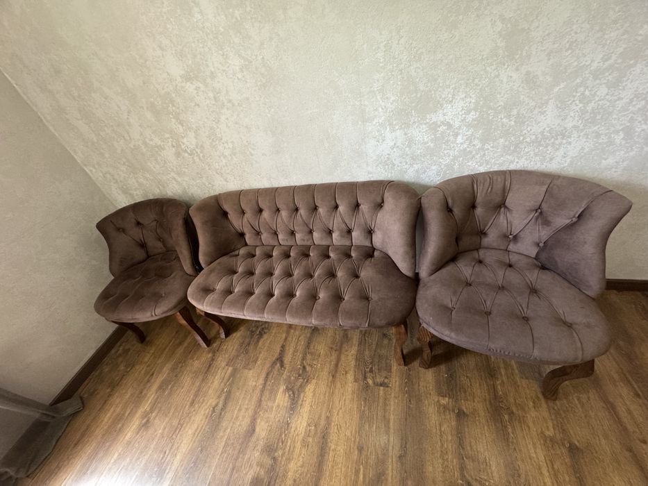 Банкетка с двумя креслами