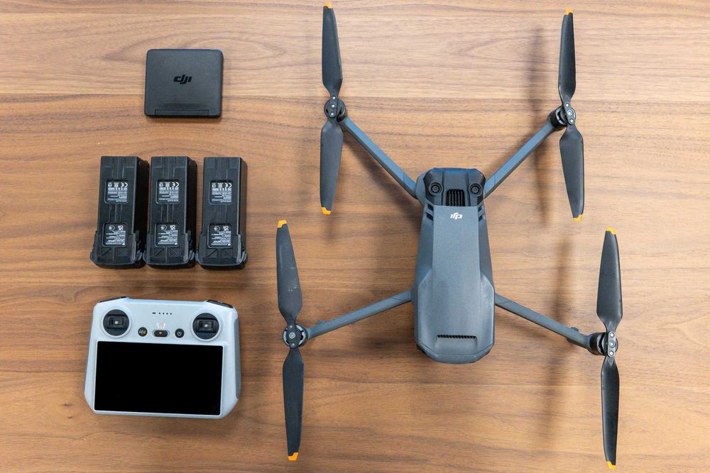 Drona DJI Mavic 3 Clasic + Fly More Combo