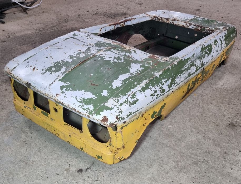 Педальная машинка