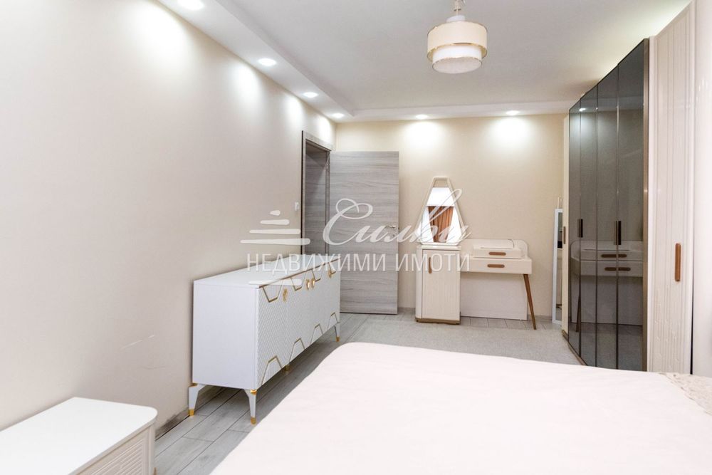 Продава се Тристаен апартамент в Шумен, Пазара - 94 кв.м за 1682 €/кв.м - Снимка #12