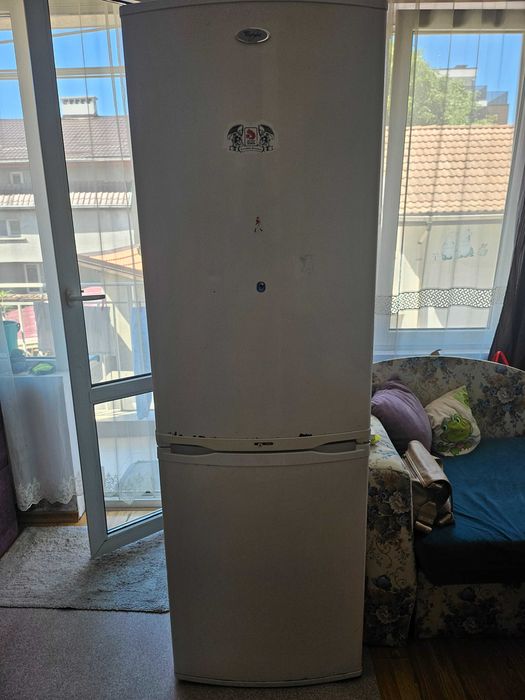 Whirlpool хладилник 330 л, енергиен клас А