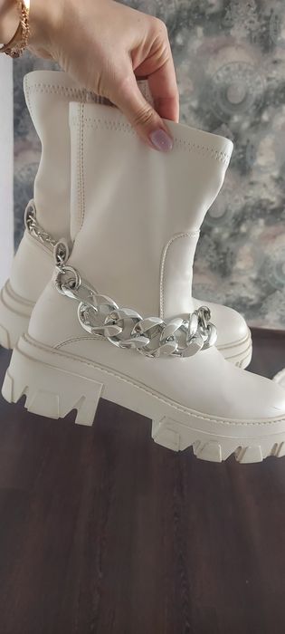 Продам весенние сапоги