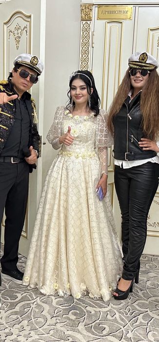 Vechirniy ko'ylak sotiladi  2 marta kiyilgan