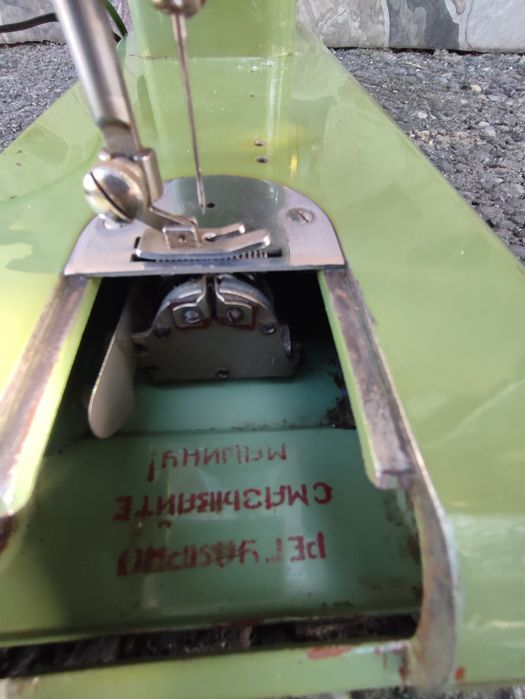 Mașină de cusut electrică Volga