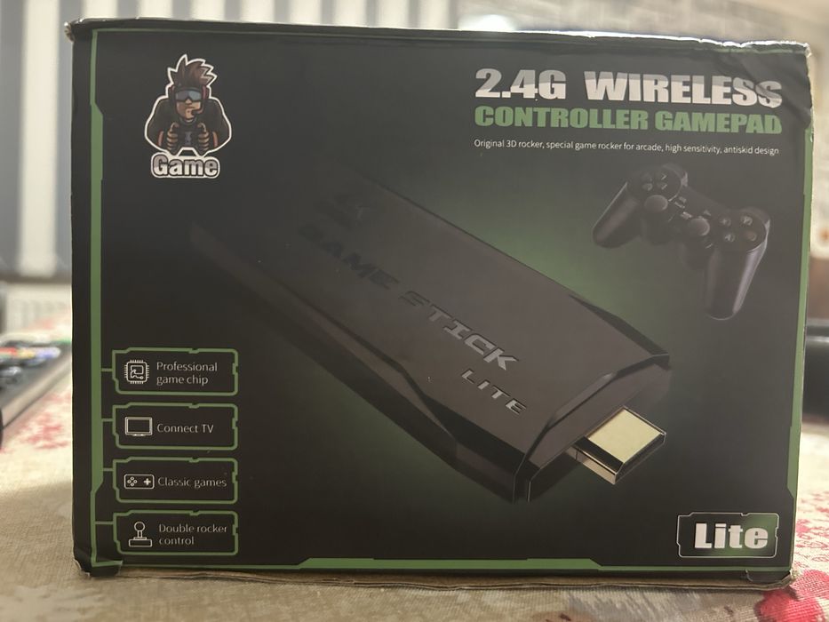 Игрална конзола с 2 джойстика – включва се директно към телевизор