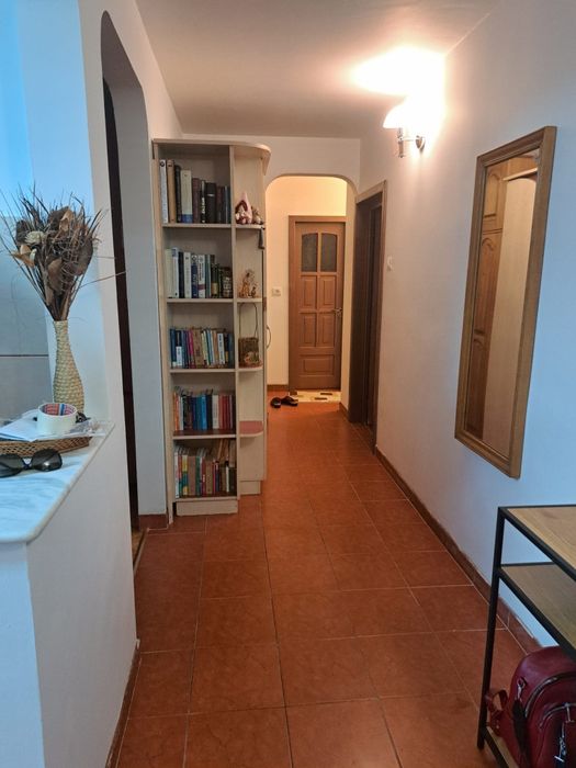 Închiriez apartament 4camere,ultracentral, vis-a-vis de Prefectură.