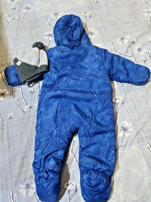 Продам комбинезон на мальчика