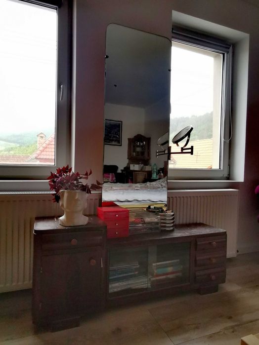 Donez măsuță de toaletă cu oglindă/vitrină pt restaurare