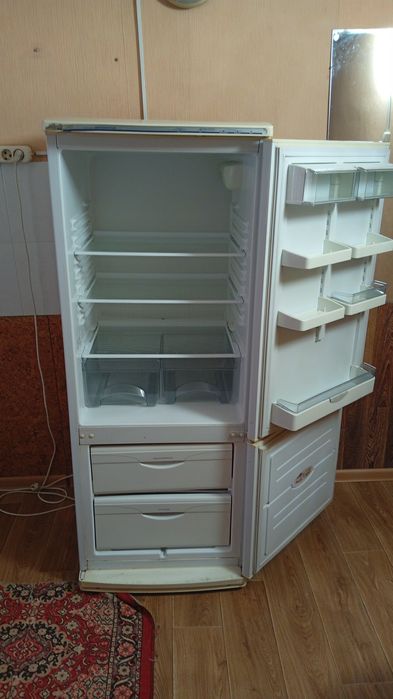 Продам холодильник