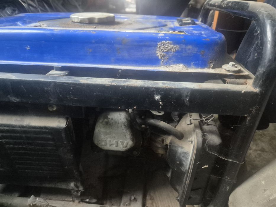 Продам бензиновый генератор