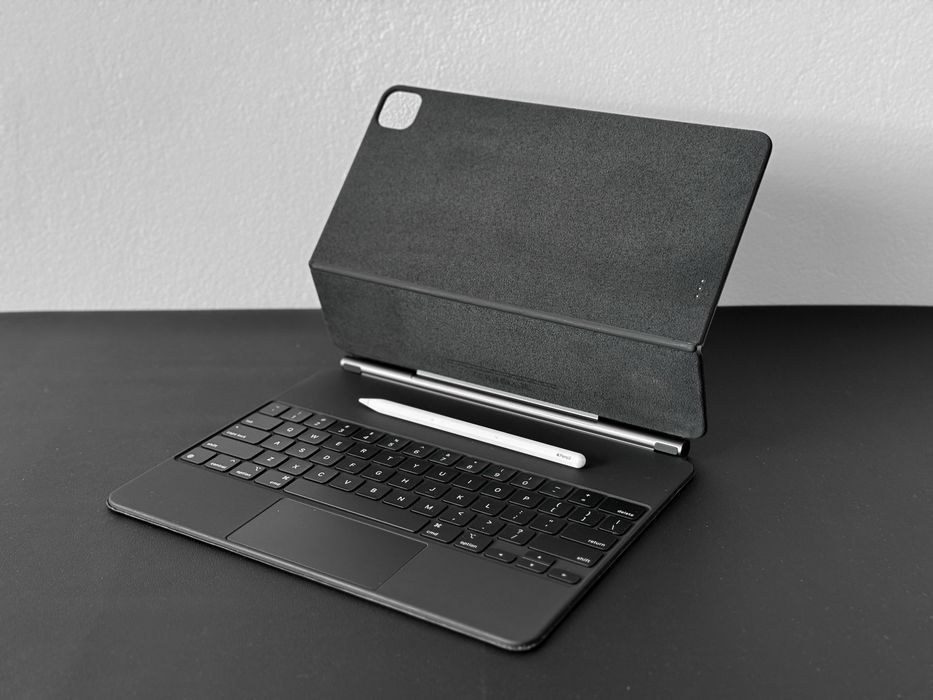 Tastatură / Husă Apple iPad Magic Keyboard pt iPad 12.9” + Stylus Apple Pencil 2 - stare f bună