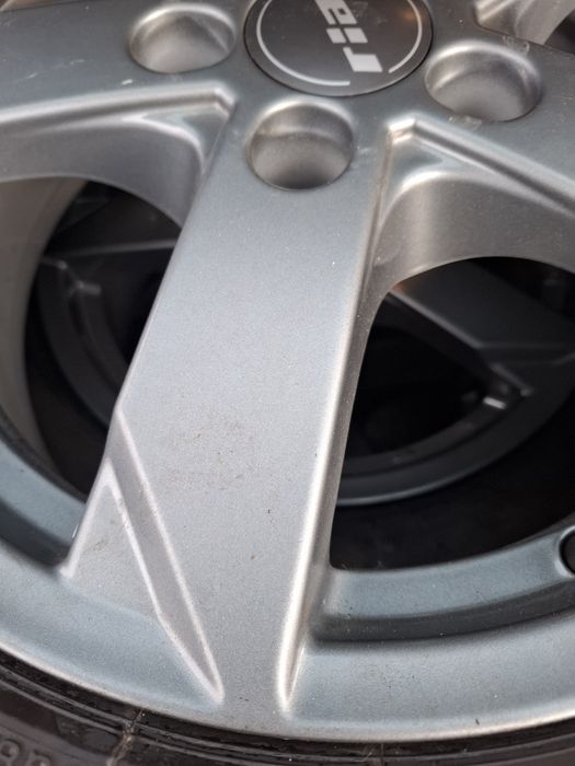 Зимни гуми bridgestone 205 55 16 с лети  джанти