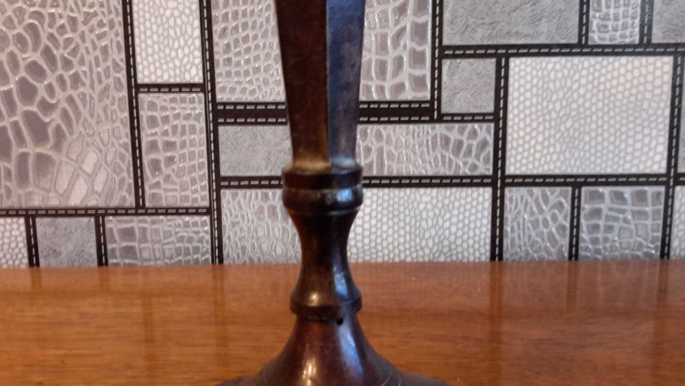 Метален свещеник